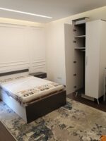 ⁦غرفة نوم كاملة 4 قطع  ابيض مع رمادي- Room 001⁩ - الصورة ⁦3⁩
