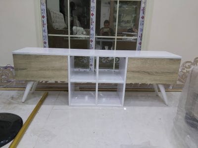 ⁦وحدة تليفزيون مع رف علوي 30×160 سم – بيج أبيض – TV063⁩ - الصورة ⁦2⁩